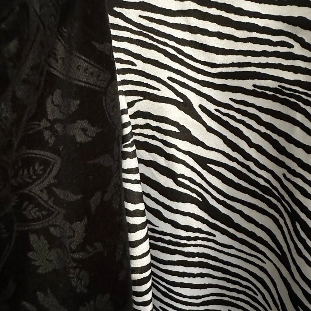 Beautiful Edward Swing Jacket in Black on Black Paisley Velvet with Lining - Picture 6 of 6